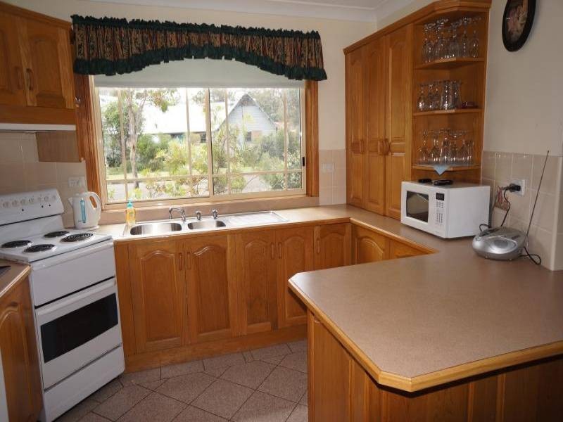 1/4 Bowral St, Hawks Nest NSW 2324