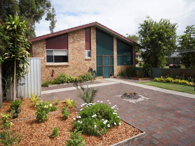 18 Muneela Avenue, Hawks Nest NSW 2324