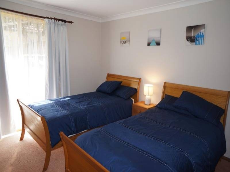 1 Carinya Close, Hawks Nest NSW 2324