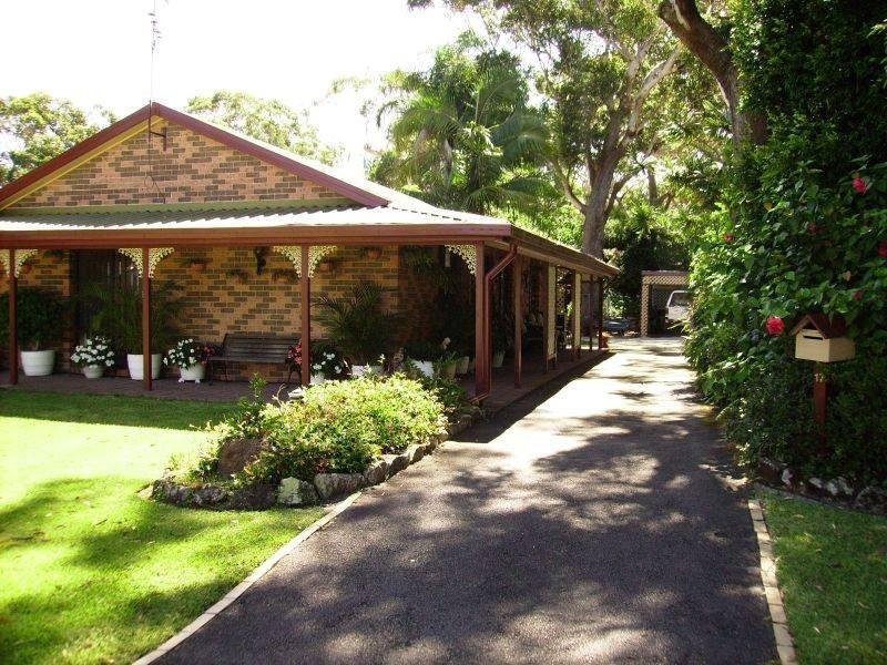 17 Kurrawong Avenue, Hawks Nest NSW 2324