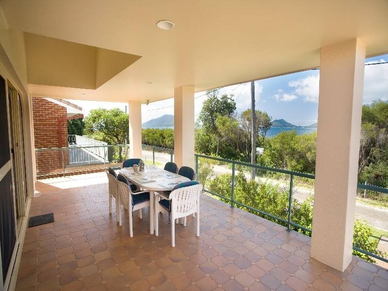 35 The Boulevarde, Hawks Nest NSW 2324