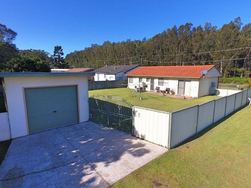 32 Albatross Avenue, Hawks Nest NSW 2324