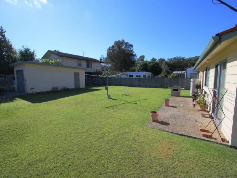 32 Albatross Avenue, Hawks Nest NSW 2324