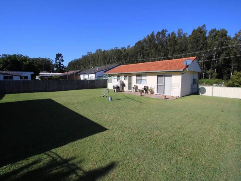 32 Albatross Avenue, Hawks Nest NSW 2324