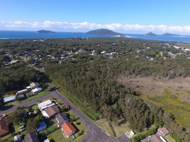 32 Albatross Avenue, Hawks Nest NSW 2324