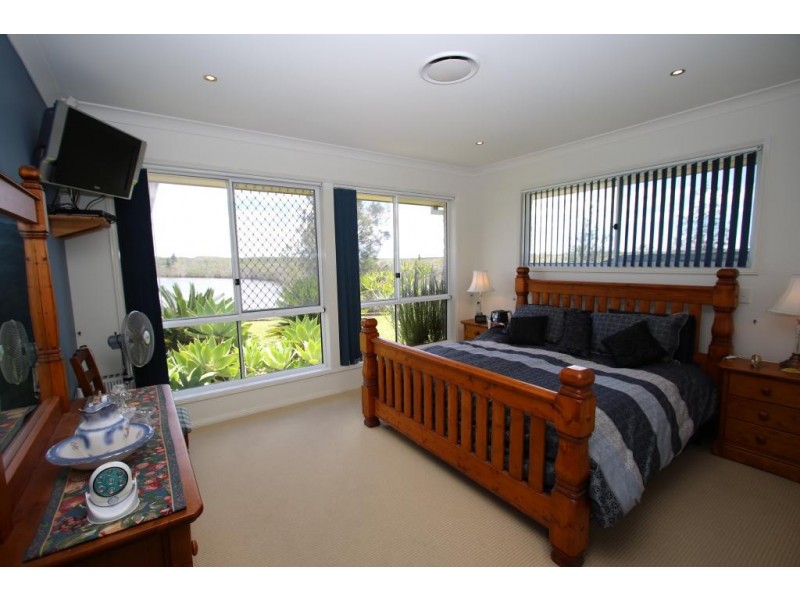 8 Sanctuary Close, Tea Gardens NSW 2324