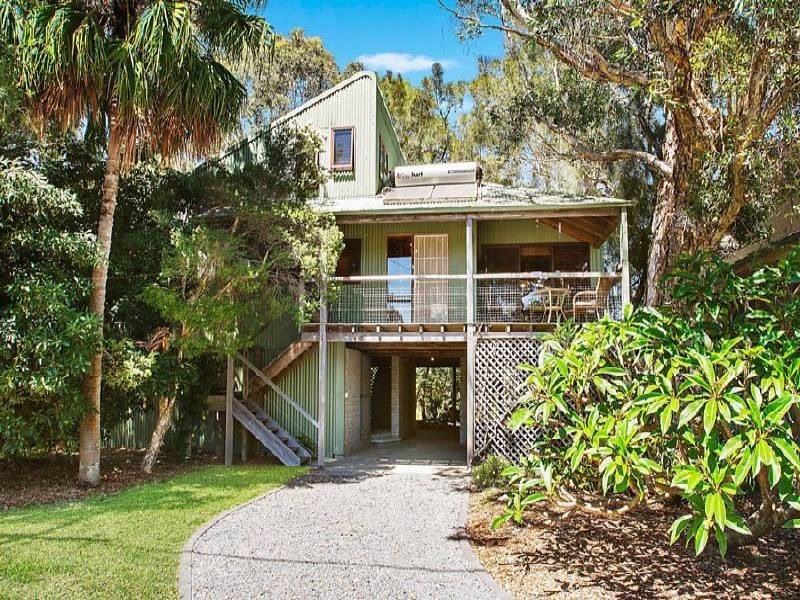 29 Albatross Avenue, Hawks Nest NSW 2324