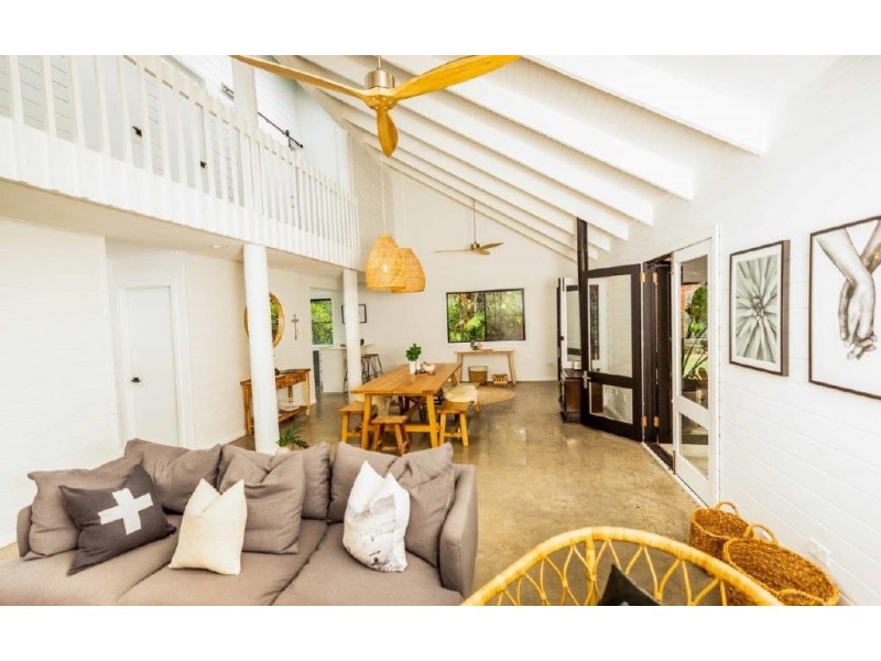 9 Dolphin Avenue, Hawks Nest NSW 2324