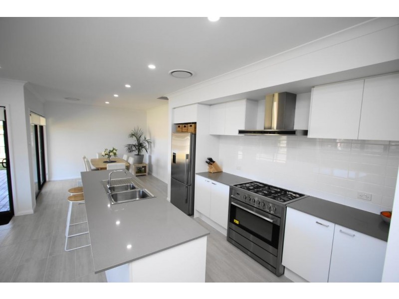8 Stockmans Way, Tea Gardens NSW 2324