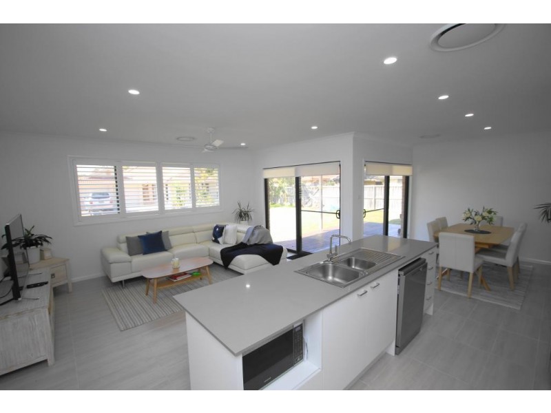 8 Stockmans Way, Tea Gardens NSW 2324