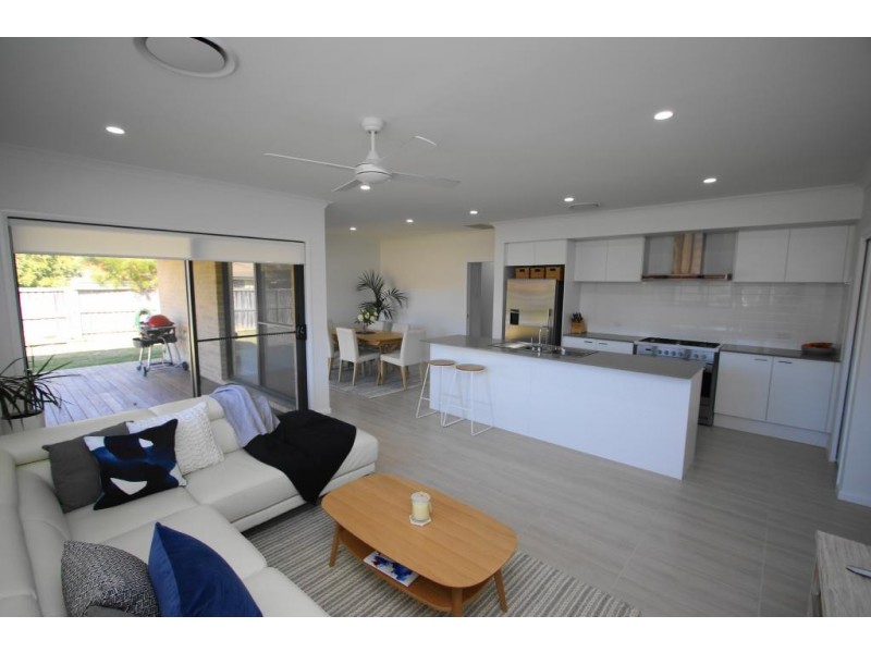 8 Stockmans Way, Tea Gardens NSW 2324
