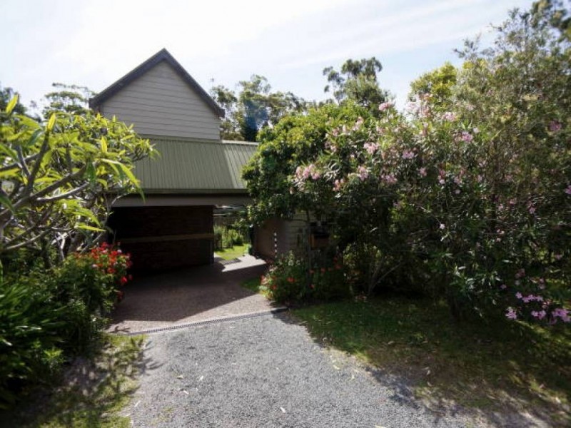 5 Kurrawong Avenue, Hawks Nest NSW 2324