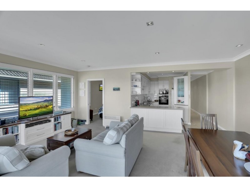 11/1-3 Beach Road, Hawks Nest NSW 2324
