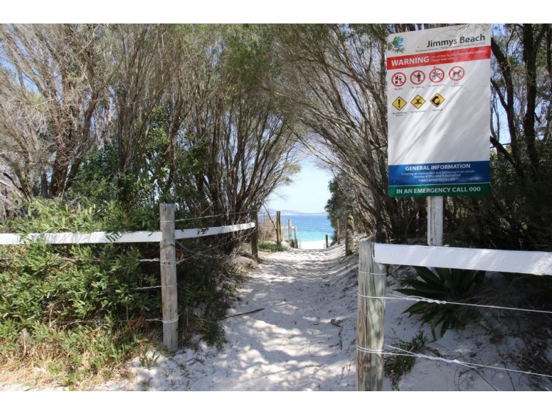 39 The Boulevarde, Hawks Nest NSW 2324