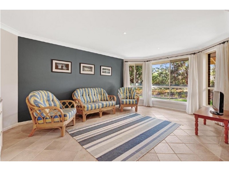 33 Dolphin Avenue, Hawks Nest NSW 2324