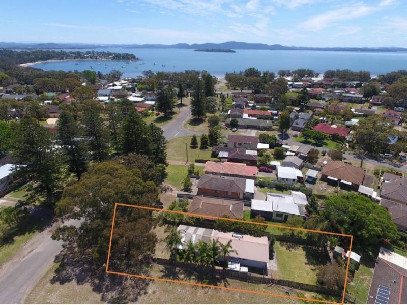 33 Avenue of the Allies, Tanilba Bay NSW 2319