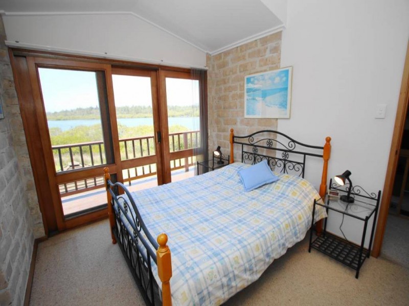 82 Port Stephens Street, Tea Gardens NSW 2324