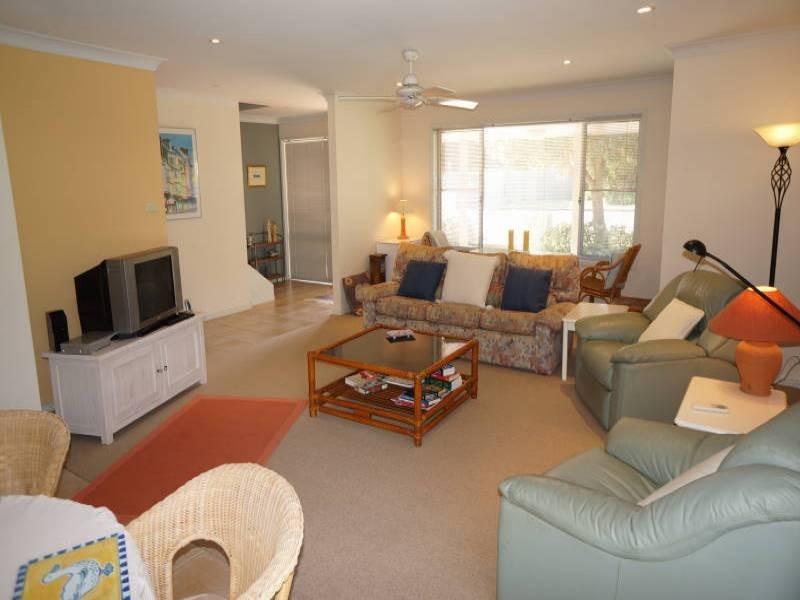 2B Yamba Street, Hawks Nest NSW 2324