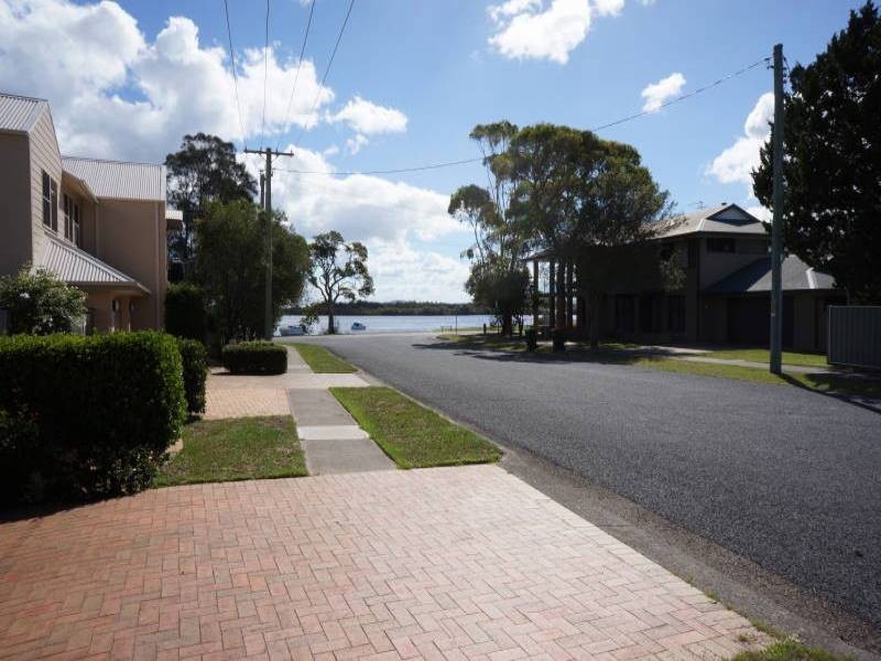 2B Yamba Street, Hawks Nest NSW 2324