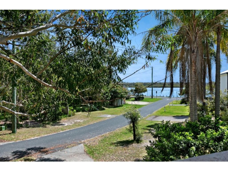 1 Sundeck Avenue, Hawks Nest NSW 2324