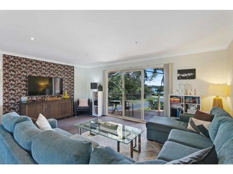 1 Sundeck Avenue, Hawks Nest NSW 2324