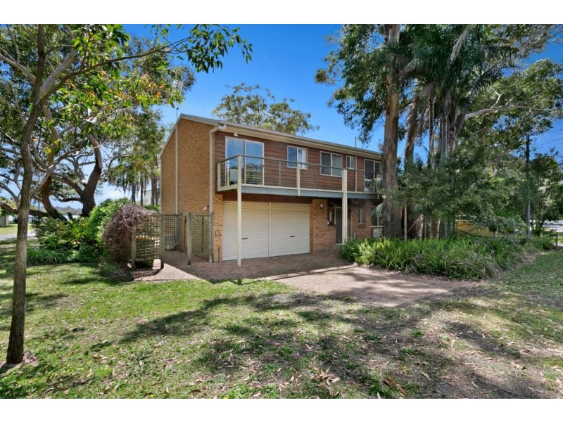 1 Sundeck Avenue, Hawks Nest NSW 2324