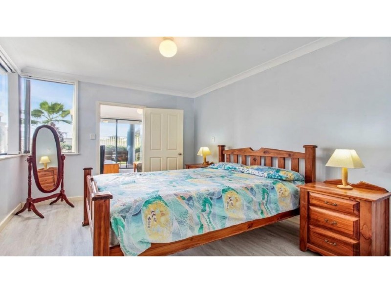 2/3 Beach Road, Hawks Nest NSW 2324