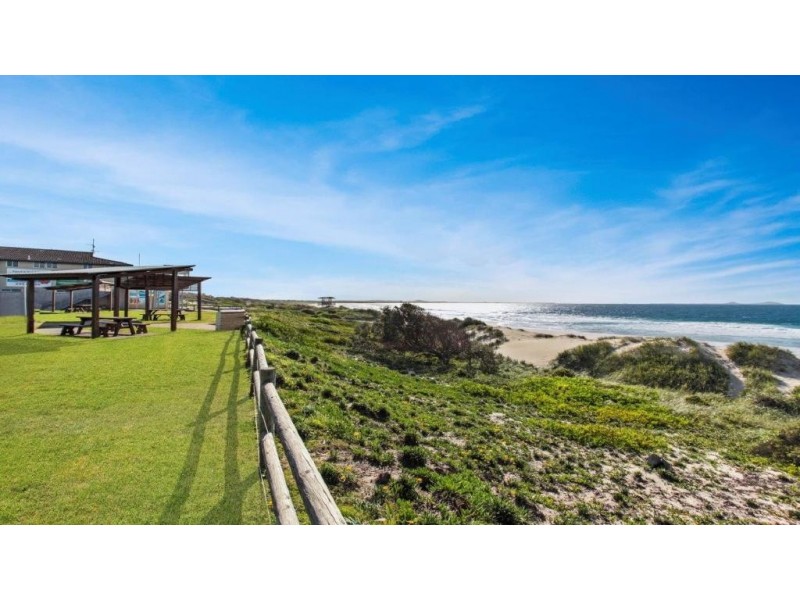 2/3 Beach Road, Hawks Nest NSW 2324