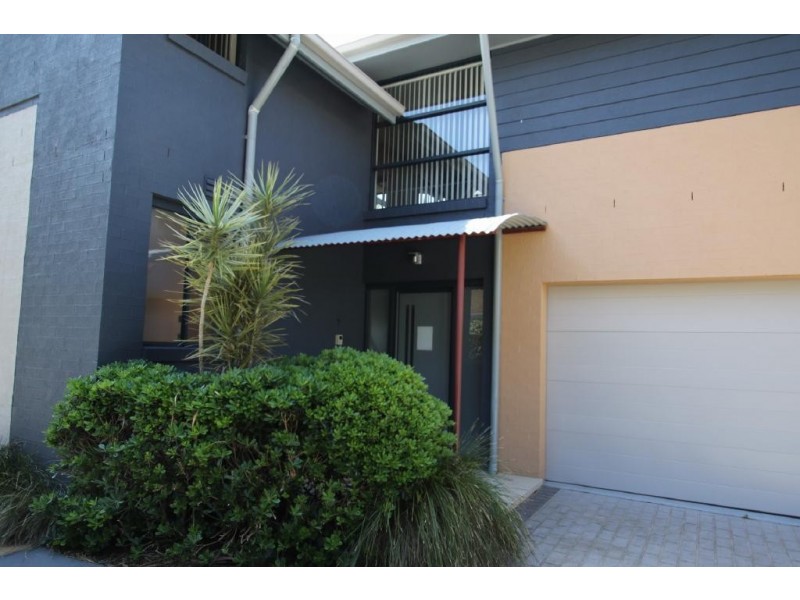 1/12 Russell Street, Hawks Nest NSW 2324