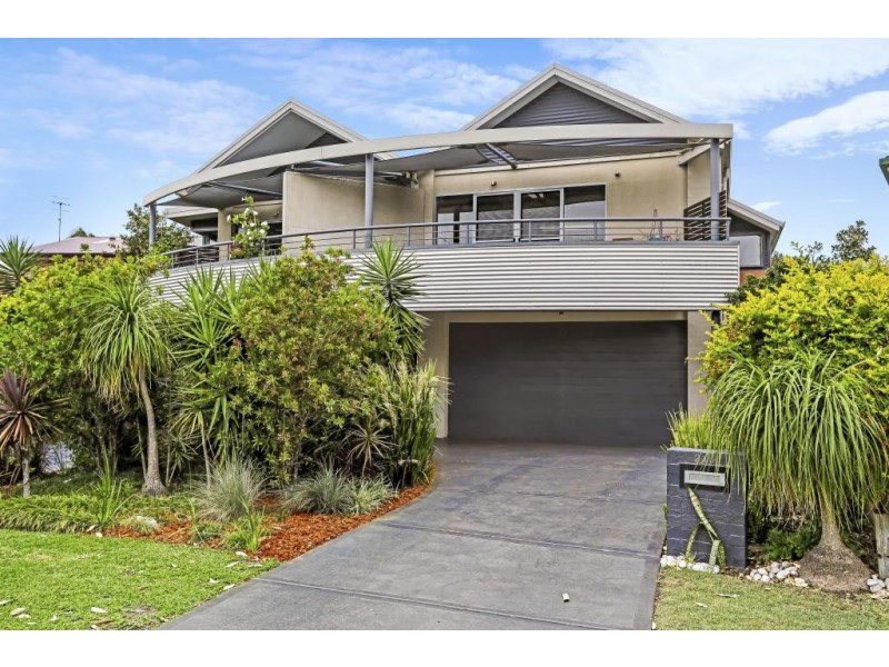 2/6 Muneela Avenue, Hawks Nest NSW 2324
