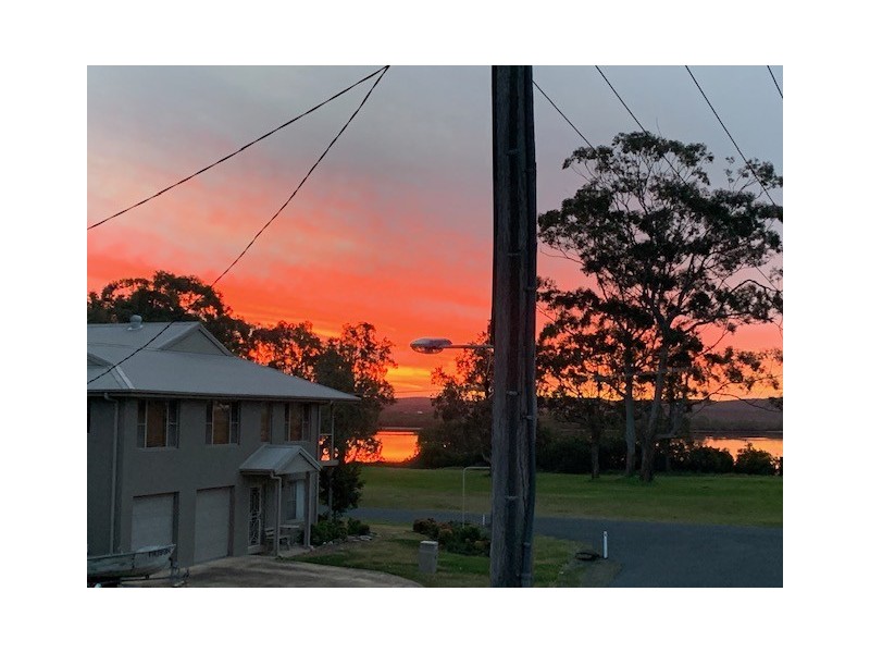 2/6 Muneela Avenue, Hawks Nest NSW 2324