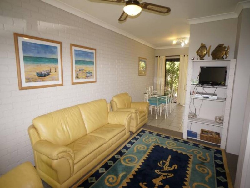 2/6 Bowral Street, Hawks Nest NSW 2324