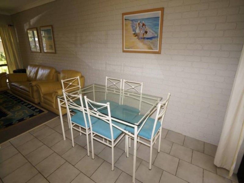 2/6 Bowral Street, Hawks Nest NSW 2324