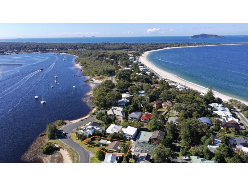 14 The Anchorage, Hawks Nest NSW 2324