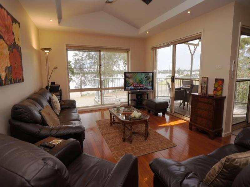 2A Yamba Street, Hawks Nest NSW 2324