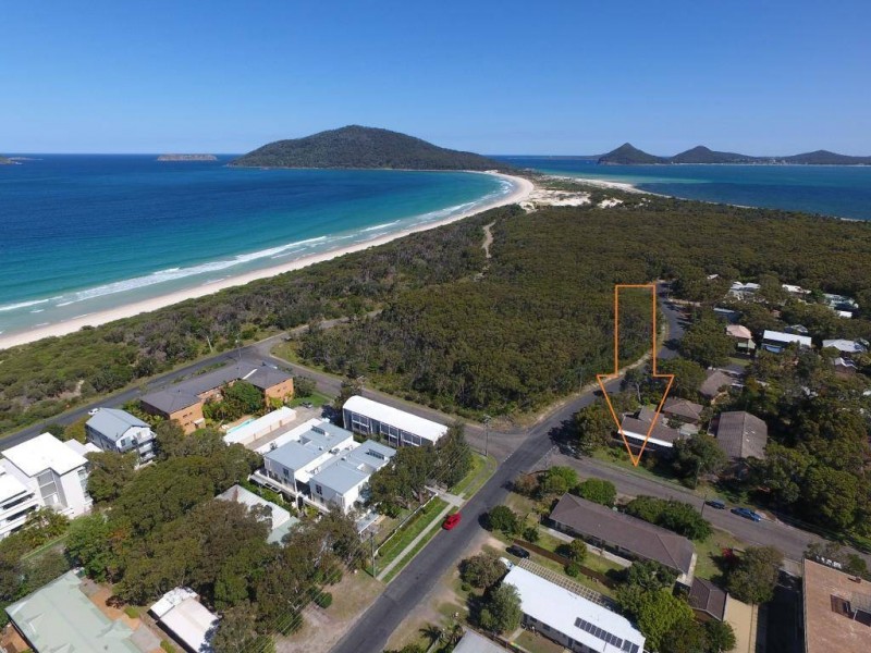 76 Mirreen Street, Hawks Nest NSW 2324
