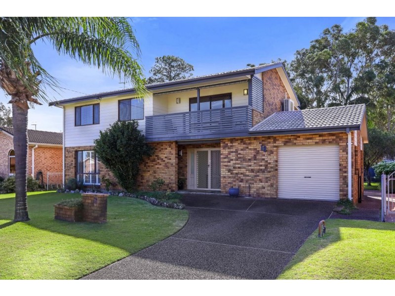 18 Albatross Avenue, Hawks Nest NSW 2324