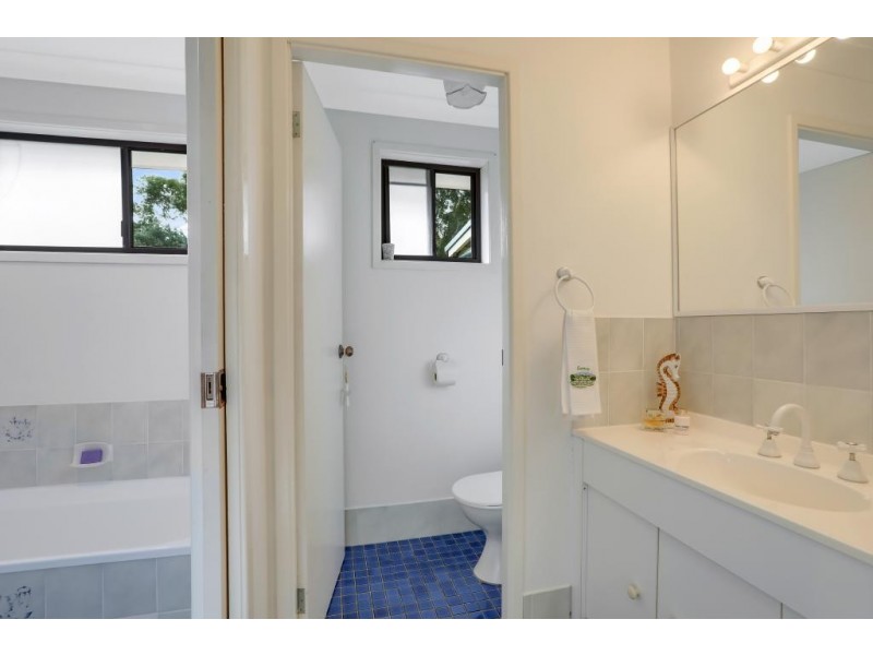 18 Albatross Avenue, Hawks Nest NSW 2324