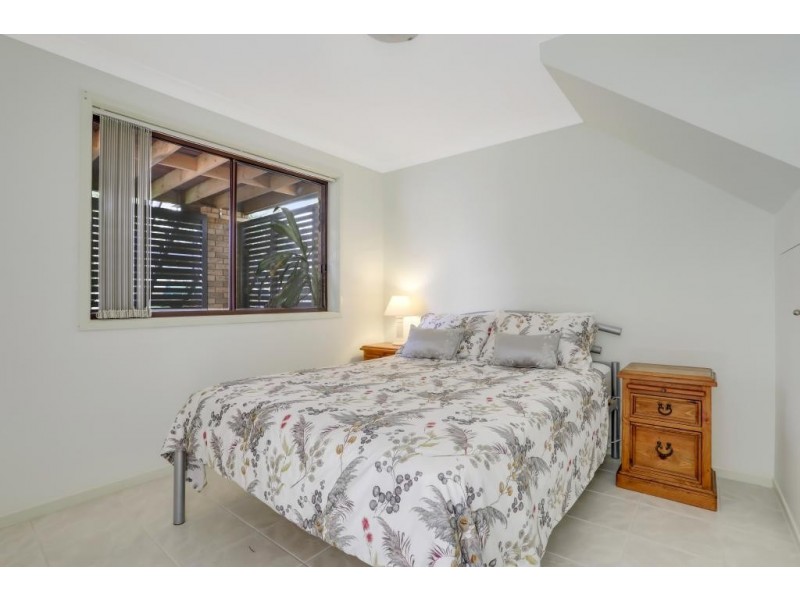 18 Albatross Avenue, Hawks Nest NSW 2324