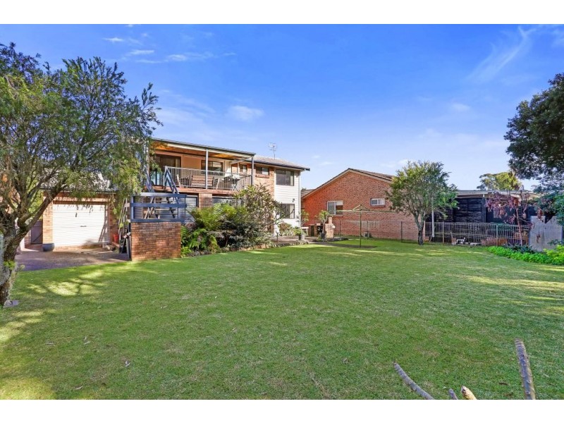 18 Albatross Avenue, Hawks Nest NSW 2324