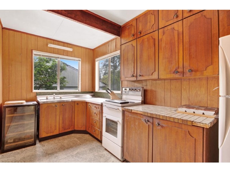 41 Mirreen Street, Hawks Nest NSW 2324