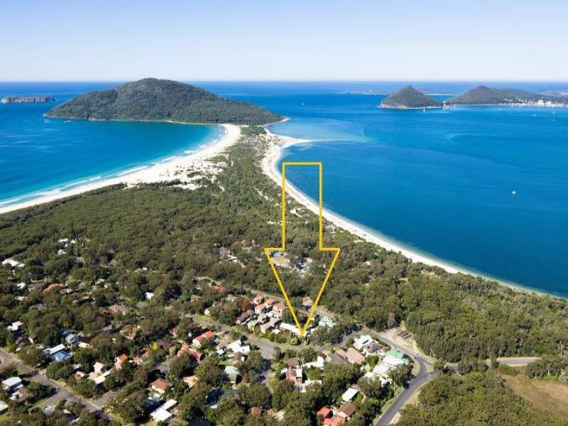 1/2 Bowral Street, Hawks Nest NSW 2324
