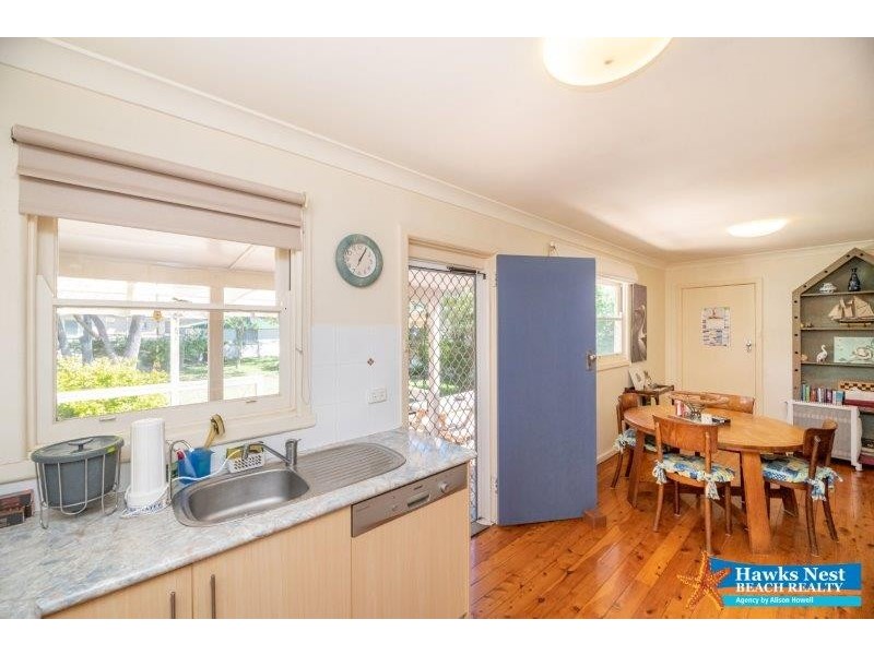 44 Yamba Street, Hawks Nest NSW 2324