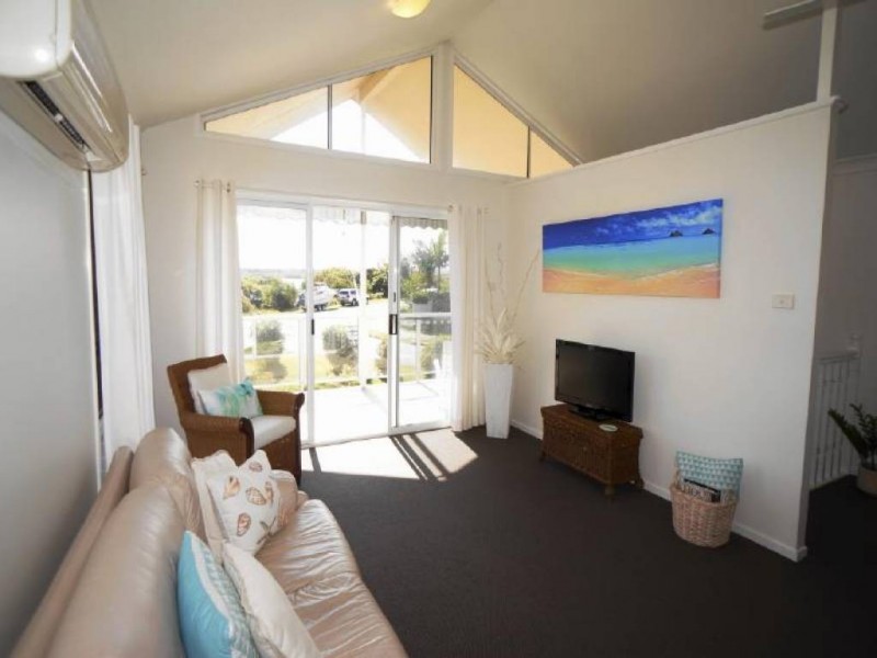 8 Langi Street, Hawks Nest NSW 2324