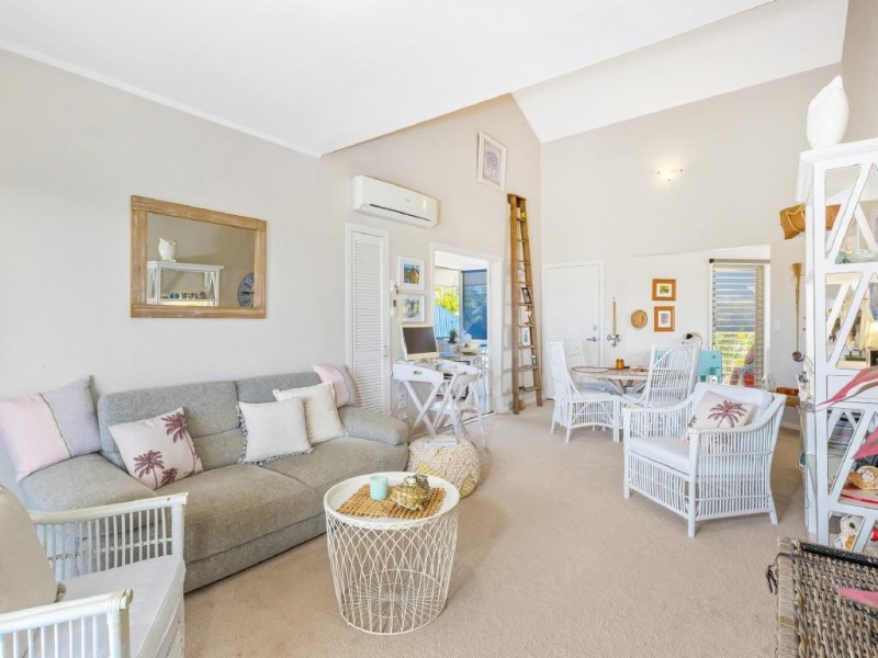 21/2 Creek Street, Hastings Point NSW 2489