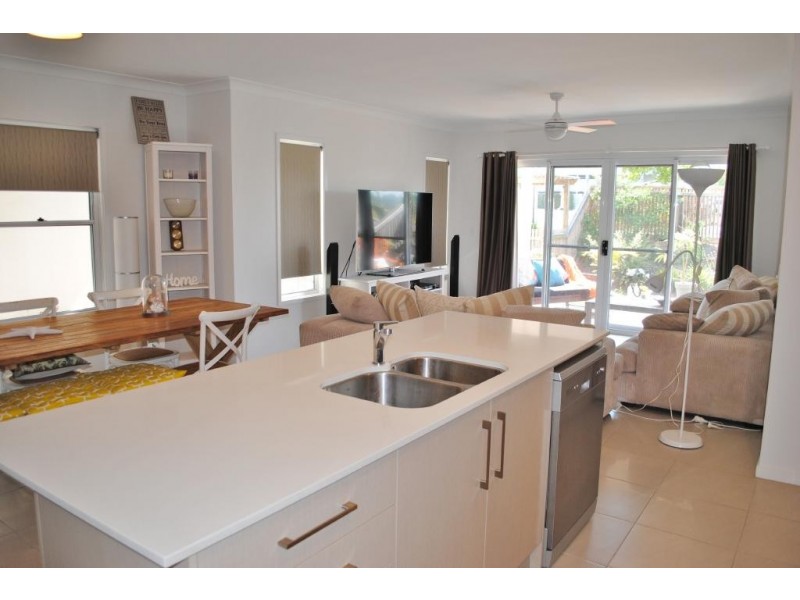 2/15 Dianella Drive, Casuarina NSW 2487