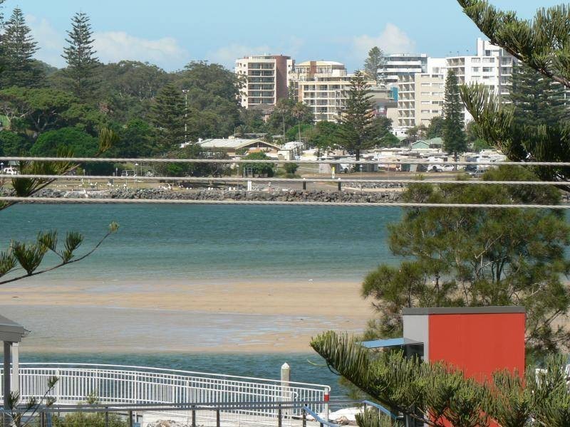2/14 Wharf Street, Tuncurry NSW 2428