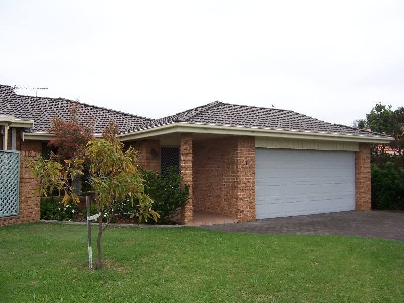 2 / 1 Smiths Close, Forster NSW 2428