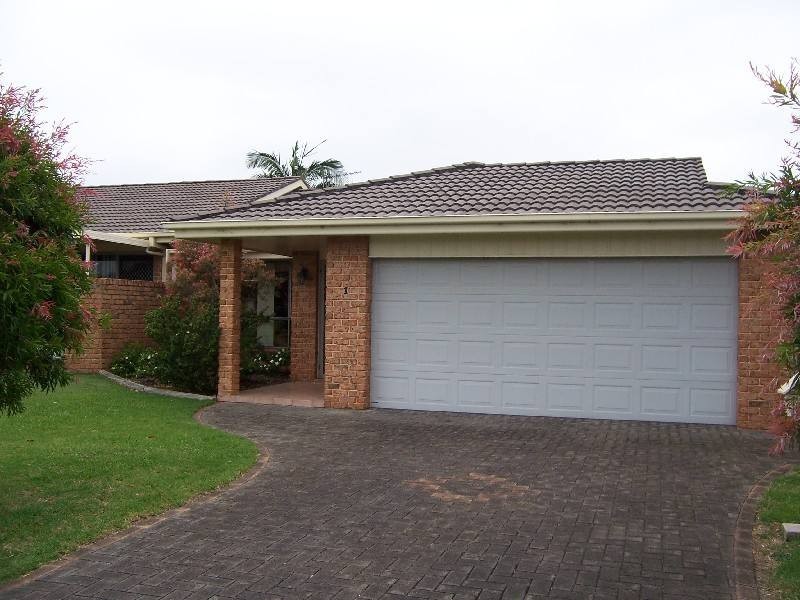 2 / 1 Smiths Close, Forster NSW 2428