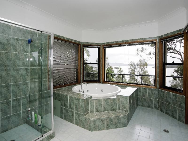 11 Greenpoint Drive, Green Point NSW 2428